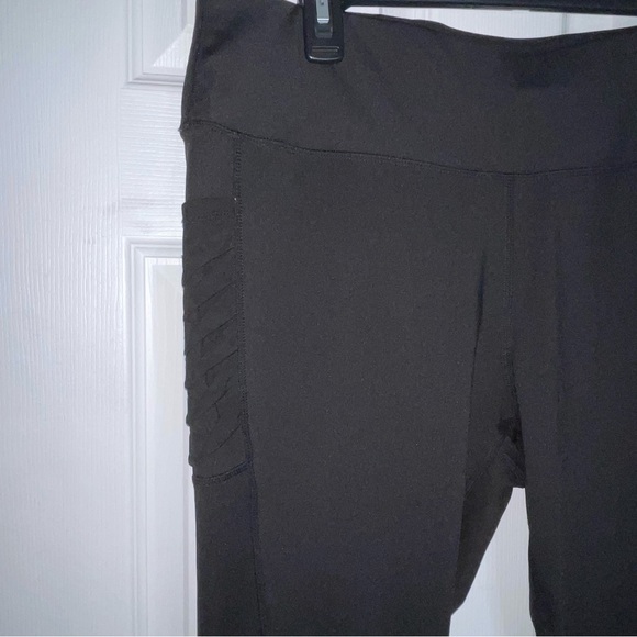Leg End Active High Waist Capri Leggings with pockets 🏃🏼‍♀️ - Picture 4 of 13